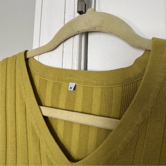 V-Neck Ribbed Knit Matching Set - Picture 3 of 6